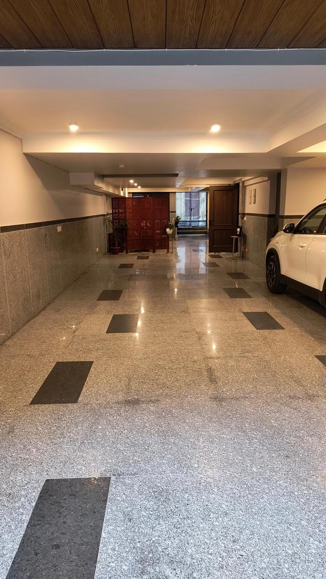 Hotel Gianmala Residency South Extension Near Aiims Delhi Нью-Дели Экстерьер фото