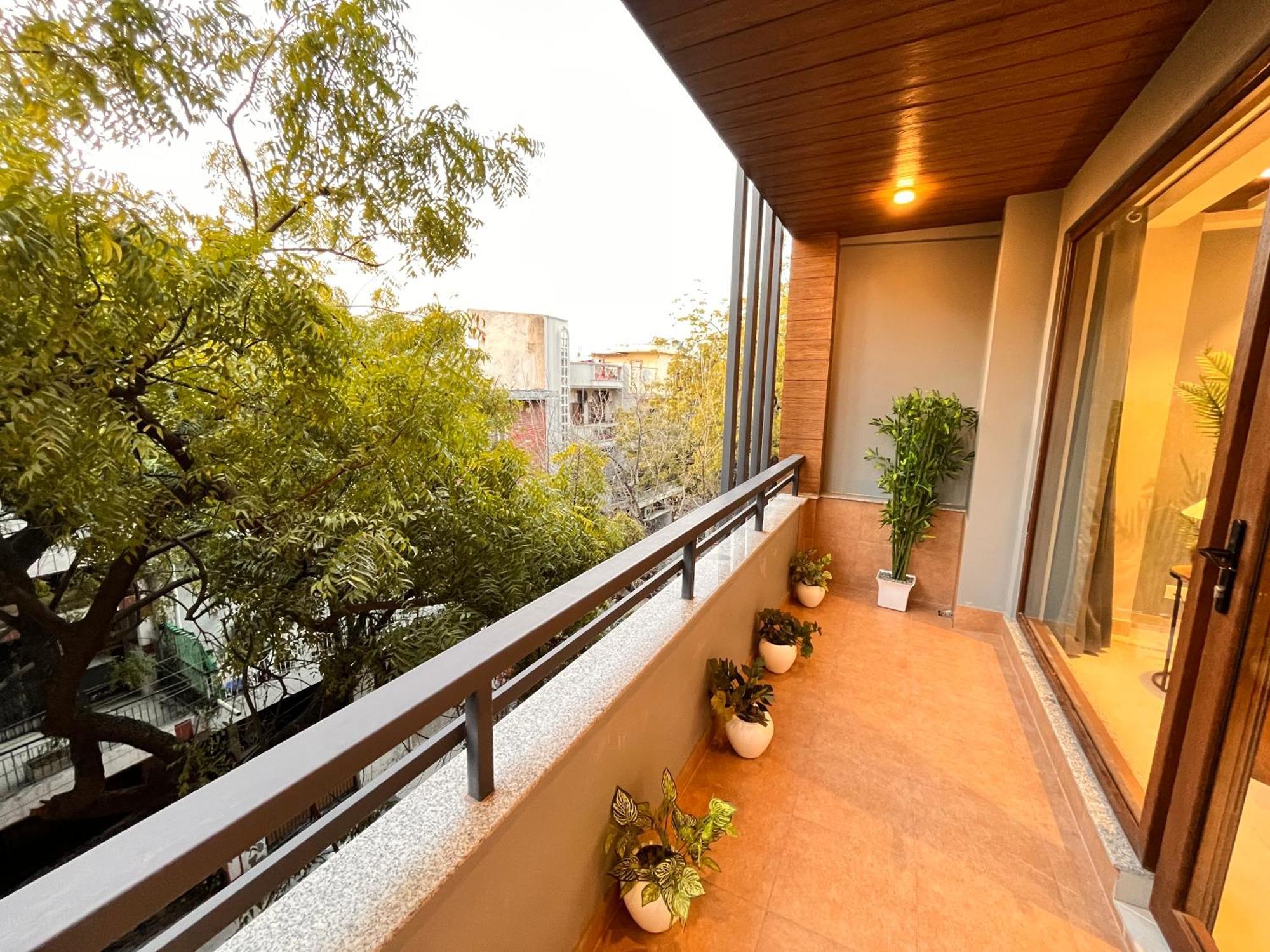Hotel Gianmala Residency South Extension Near Aiims Delhi Нью-Дели Экстерьер фото